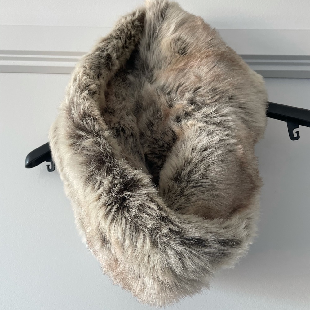 Faux fur holt renfrew circle scarf